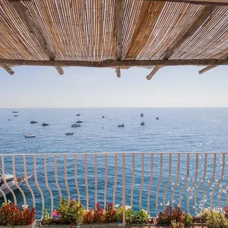 I Delfini House شقة