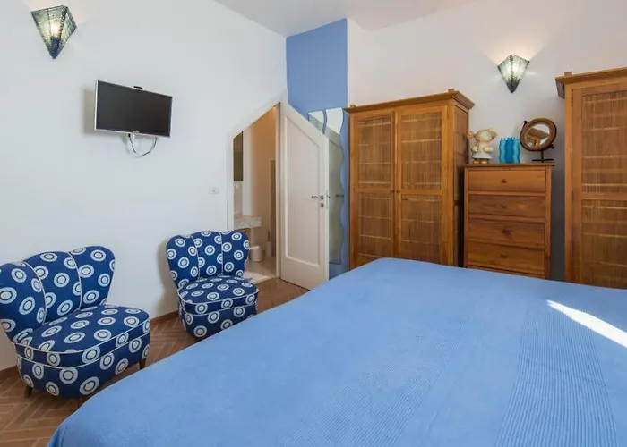 Апартаменты I Delfini House Позитано